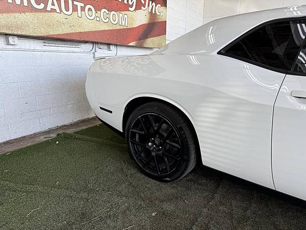 2017 Dodge Challenger R/T Hemi - $19477.0063470596389379123