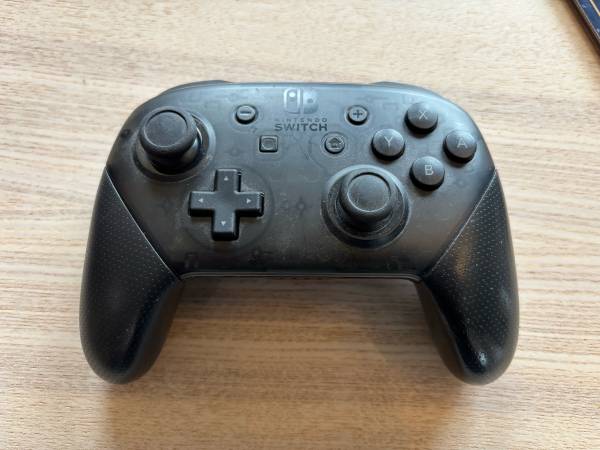 Nintendo Switch Pro Controller 1