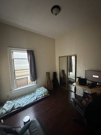 $850 / 4br - Room open for move in on October 1st (oakland west)63667889020417121
