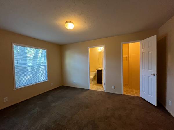 $34,995 / 3br - 1056ft2 - Outstanding Deal - Spacious and Modern Home in a Popular Neighborhood! (Sterling Heights)64145533138178122
