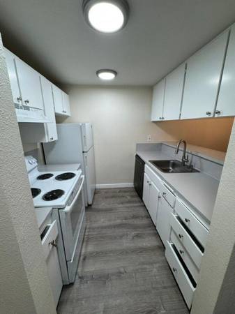 $1,599 / 1br - 800ft2 - Exceptional 1 BR! Private Balcony, In-Unit Laundry Option63808131142659120