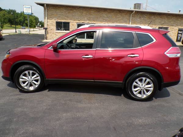 2015 NISSAN ROGUE SV AWD #5623 - $11,680 (OCONOMOWOC, WI.)63613818417153123