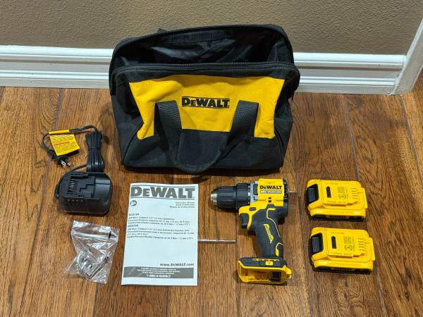 DEWALT 20V MAX Drill Kit 1
