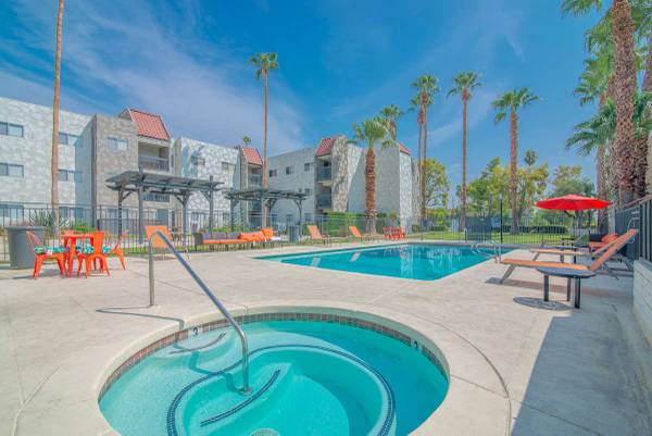 $1,479 / 476ft2 - ¡2do mes GRATIS! Solicita hoy (311 S SUNRISE WAY, PALM SPRINGS, CA)63668337154817120