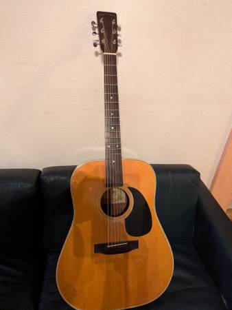 Guitarra Suzuki - $300 (Molino)62940364513921120