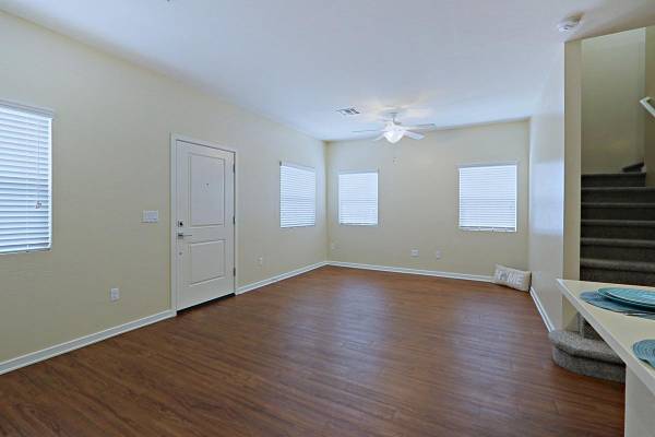 $2,000 / 3br - 1386ft2 - Two Stories w Direct Access Garages! See Our Pics, One Month Free!64047709620865123