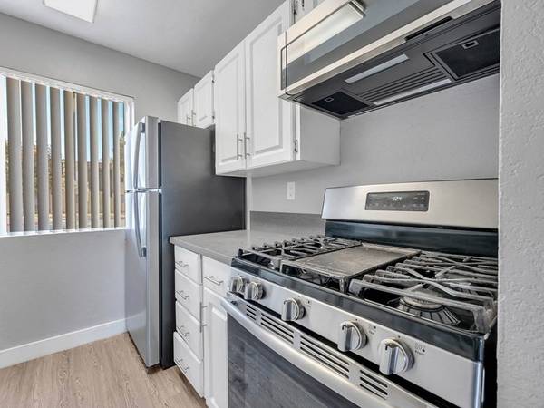 $1,635 / 1br - 720ft2 - in Palmdale CA, Assigned Parking, 1/bd 1/ba (38300 30th Street East , Palmdale, CA)63952932760835124