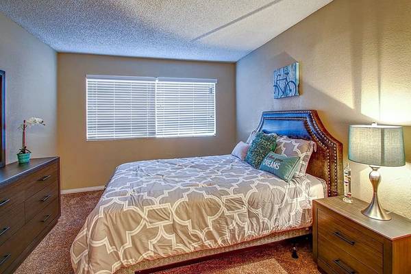 $999 / 1br - 800ft2 - Separate Dining Area, 1/bd 1/ba, Las Vegas NV (1600 E. University Ave., Las Vegas, NV)63859496450307123