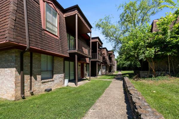 $859 / 1br - 0648ft2 - Application Fees Waived.. Great Rates and Great Move In Specials (Louisville)64008826276481121