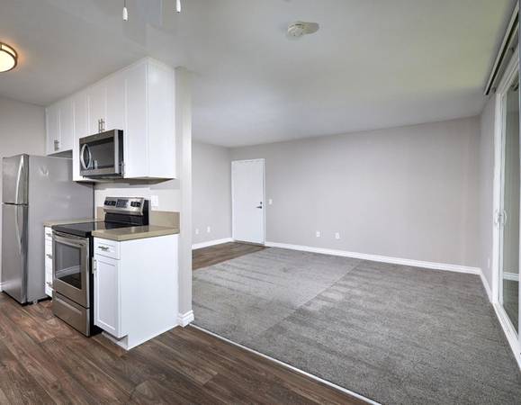 $2,200 / 1br - Oceanside Blvd - Serene One Bed - Onsite Carport & Garage Option (Oceanside)64037044825091121
