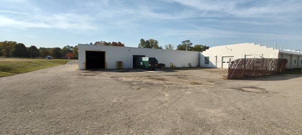 $295 / 175152ft2 - Large Commercial Space (Saranac)63985940940803124