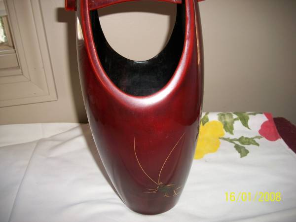 Grasshopper vase from japan 1