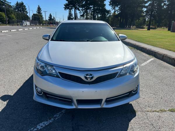 Sedán Toyota Camry SE 2014 - $8,500 (Lakewood)63623417808257121