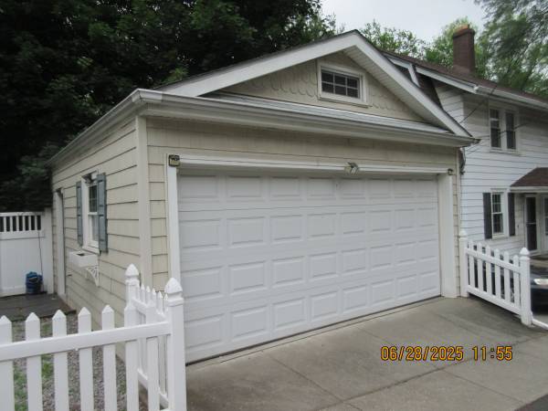 Two Car Garage With Attic Storage
$750
Staten Island Two Car Garage With Attic Storage
$750
Staten Island