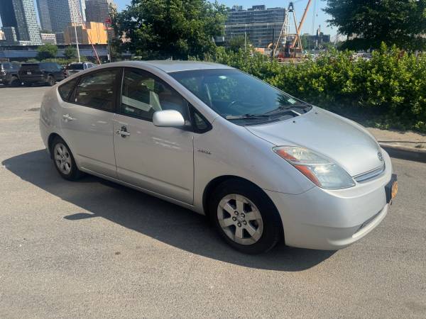 2006 Prius Touring Navigation Backup Camera Low miles - $3,900 (Greenpoint)63614011735937124