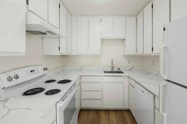 $1,680 / 1br - 700ft2 - BRIGHT LIVING in a nob hill Neighborhood (nob hill)64017516657282120