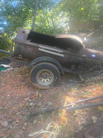 Rusted out grill trailer 1