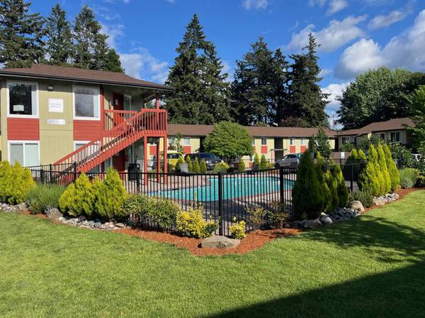 $1,495 / 2br - FREE HALF MO. - Retro Style Counter, On-Site Management, Pets Welcome (Halsey & I-84)63999315603331123