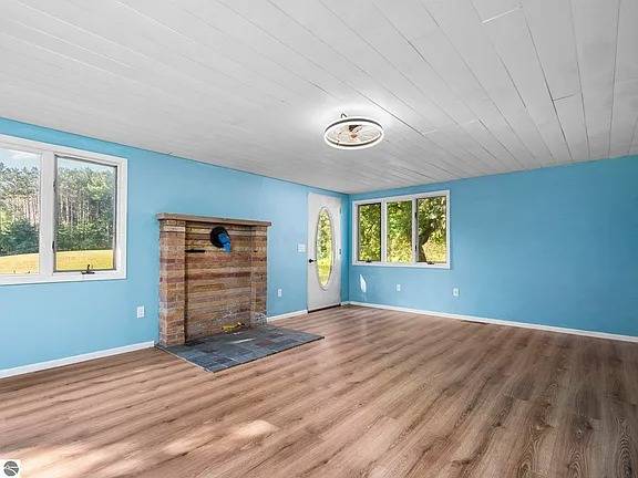 $1,000 / 3br - 1774ft2 - This 3-bedroom, 1-bath home (Traverse City)64037894971523121