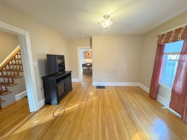 $3,400 / 3br - 1222ft2 - Casa unifamiliar con estacionamiento, terraza, 3 habitaciones y 1.5 baños, 1 de octubre (Brighton - Centro de Brighton)63699525885185121