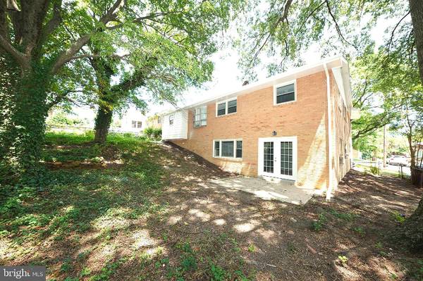 $1800.00 / 2br - Newly Renovated 2 BR in College Park Woods63779126809347121