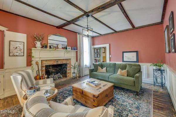 $625,000 / 3br - 2511ft2 - Jonesborough Historic Gem With Guest House And Pool Experience (Jonesborough)63781397672323121