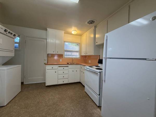 2 bed 1 bath duplex steps away from Bidwell Park 1