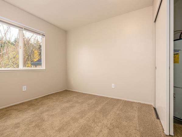 $1,350 / 2br - 800ft2 - 2 Bed, Pet Friendly, 24/7 Maintenance (805 NE Kane Dr, Gresham, OR)63914971087618123