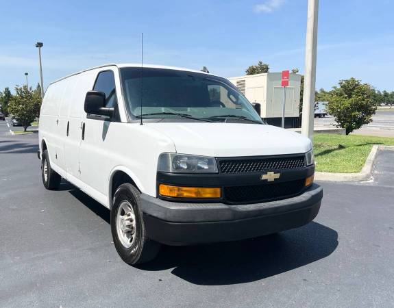 2020 Chevrolet Express 3500 Camioneta de Carga Extendida, 1 dueño - $11,600 (Largo)63443468062723121