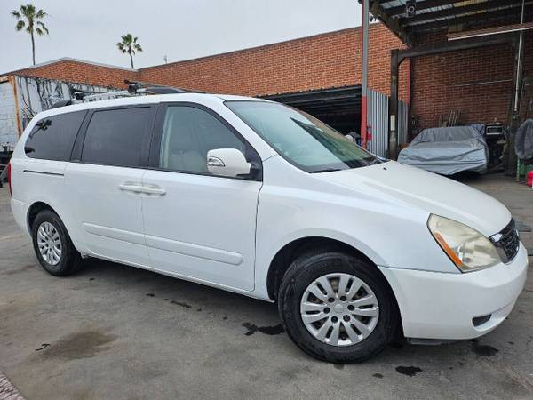 2012 Kia Sedona LX 4dr Mini Van LWB - $6,200 (Gardena)63618351419139121