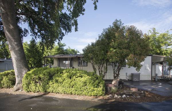 Scenic, Peaceful 2/2 Sacramento River front senior mobile home park. 1