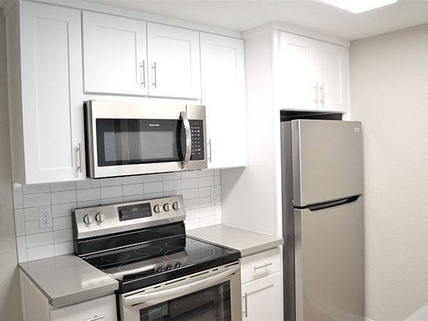 $2,100 / 1br - 644ft2 - Bellevue 1BR apt, Luxury vanity, Well-equipped kitchen, Plenty storage (Redmond/Bellevue/Microsoft)63889987497859121