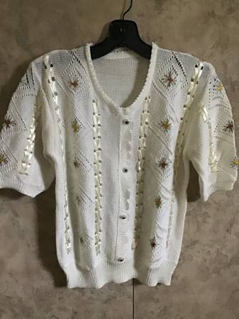 Women’s short sleeve fashion sweater Size: M 1