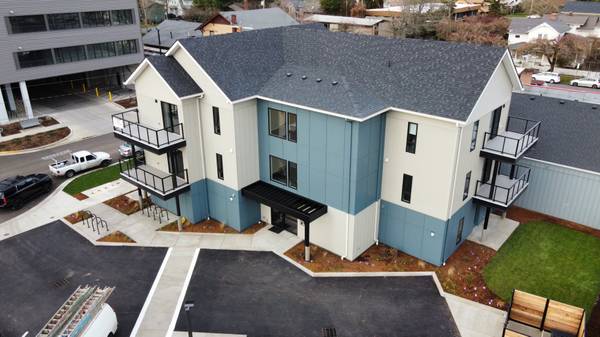 $3,300 / 3br - 1255ft2 - Move In Special - $500 Off! New Apartment Near Campus & Downtown!63624860033667122