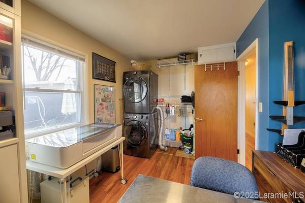 $1,500 / 1br - 1025ft2 - Charming 1/1 bedroom single level home with great wood floors, new app (Laramie)63930515637122124
