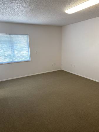 $1,200 / 800ft2 - Convenient Southgate Circle commercial / Office space 800 sq ft. (Sarasota)63791154165507123