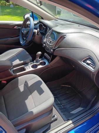 Chevy Cruze LT - $12,000 (Gloucester)63621733566595124