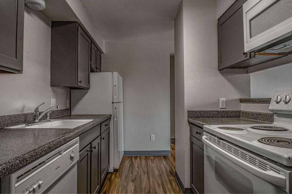 $1,275 / 1br - 580ft2 - Private Patios/Balconies, Walk-In Closets, BILT Rewards (boise)63794993410817122