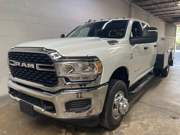 2024 RAM 3500 SLT DRW CREW CAB 4X4 6.7L CUMMINS DIESEL 3500LB CRANE - $87,950 (**ONLY 22,859 MILES**BALANCE OF FACTORY WARRANTY**)63619691226881123