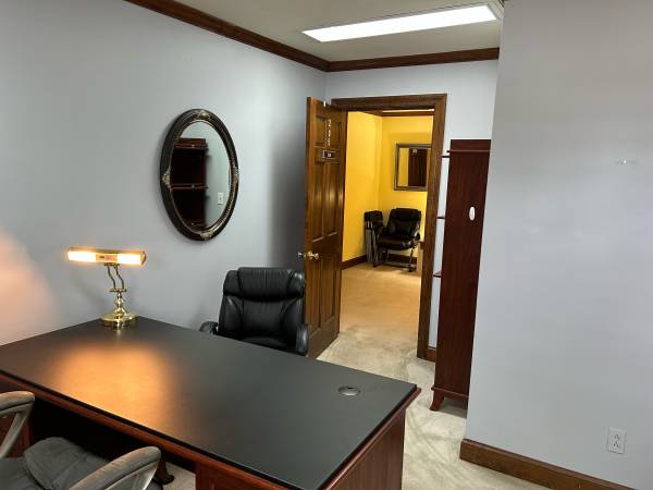 $875 / 230ft2 - 1st Month Free - FURNISHED EXECUTIVE OFFICE SUITE (NEAR SENTARA ON FIRST COLONIAL RD. IN VIRGINIA BEACH, VA)64053704146946122