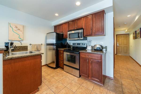 $1,100 / 1br - 501ft2 - Grandview on the Lake #512 - Available Now thru April63828063705473124