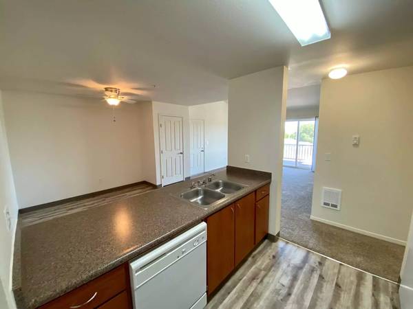 $1,337 / 1br - 761ft2 - Gorgeous 761 Sq Ft 1 Bed / 1 Bath with washer and dryer (Kennewick -  Pasco, Richland)63669190072835122