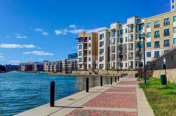 $1,599 / 1br - Un Apartamento de Lujo en Las Colinas - Lavadora/Secadora Incluidas (Irving/Las Colinas)63796476782467121