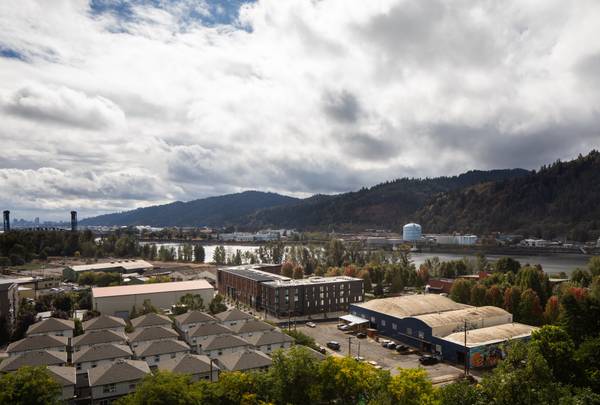 $1,263 / 1br - 500ft2 - View (Select Apartments), Situated in Portland!, 1B/1B (6520 N Salem Ave, Portland, OR)64039222354435124