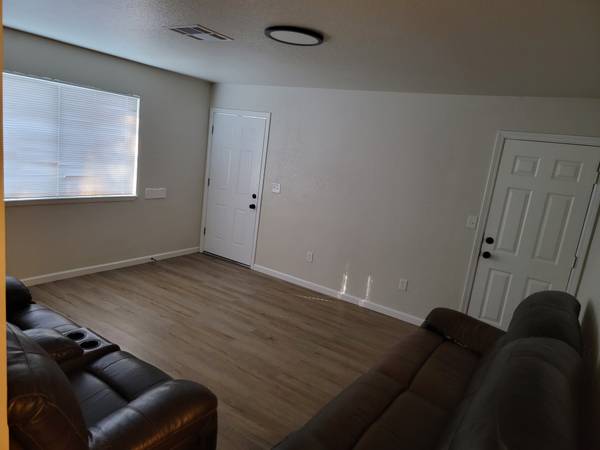 $825 / 3br - Room available in nice 3BR house — $825/mo, garage + washer/dry (Redding)63972382291971120