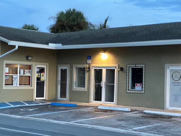 $1,400 / 525ft2 - office (Stuart)63799909532033124