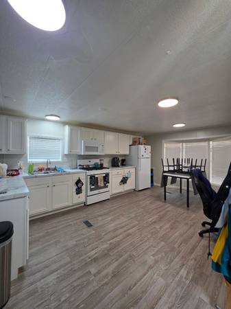 $40,000 / 2br - 924ft2 - 679 Butternut, #428 - Mobile/Manufactured Home for Only $40,000! (LEISURE ESTATES)63985940704131124