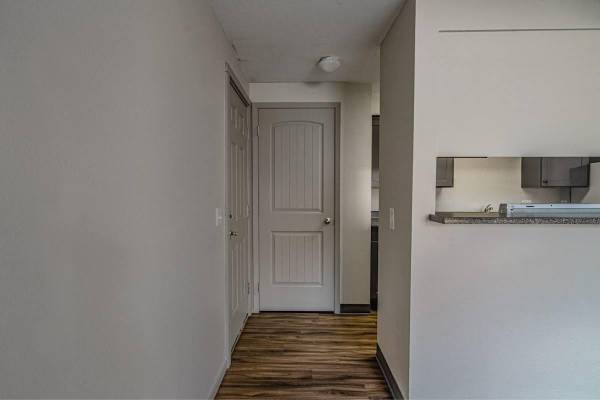 $1,175 / 1br - 580ft2 - Walk-In Closets, LVP Flooring, Laundry Facility, Pool (boise)63794970378753121