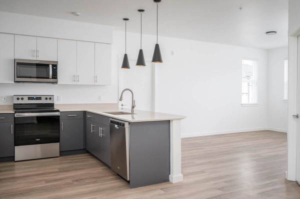 $2,595 / 3br - 1193ft2 - Incredible space. Inviting location. 3 bd 2 ba. Make a home with us! (Oregon City - Beavercreek)63956788741506122