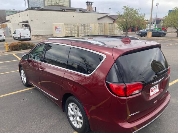 2020 Chrysler Pacifica Limited - $17,988 (Denver)63612420250881122